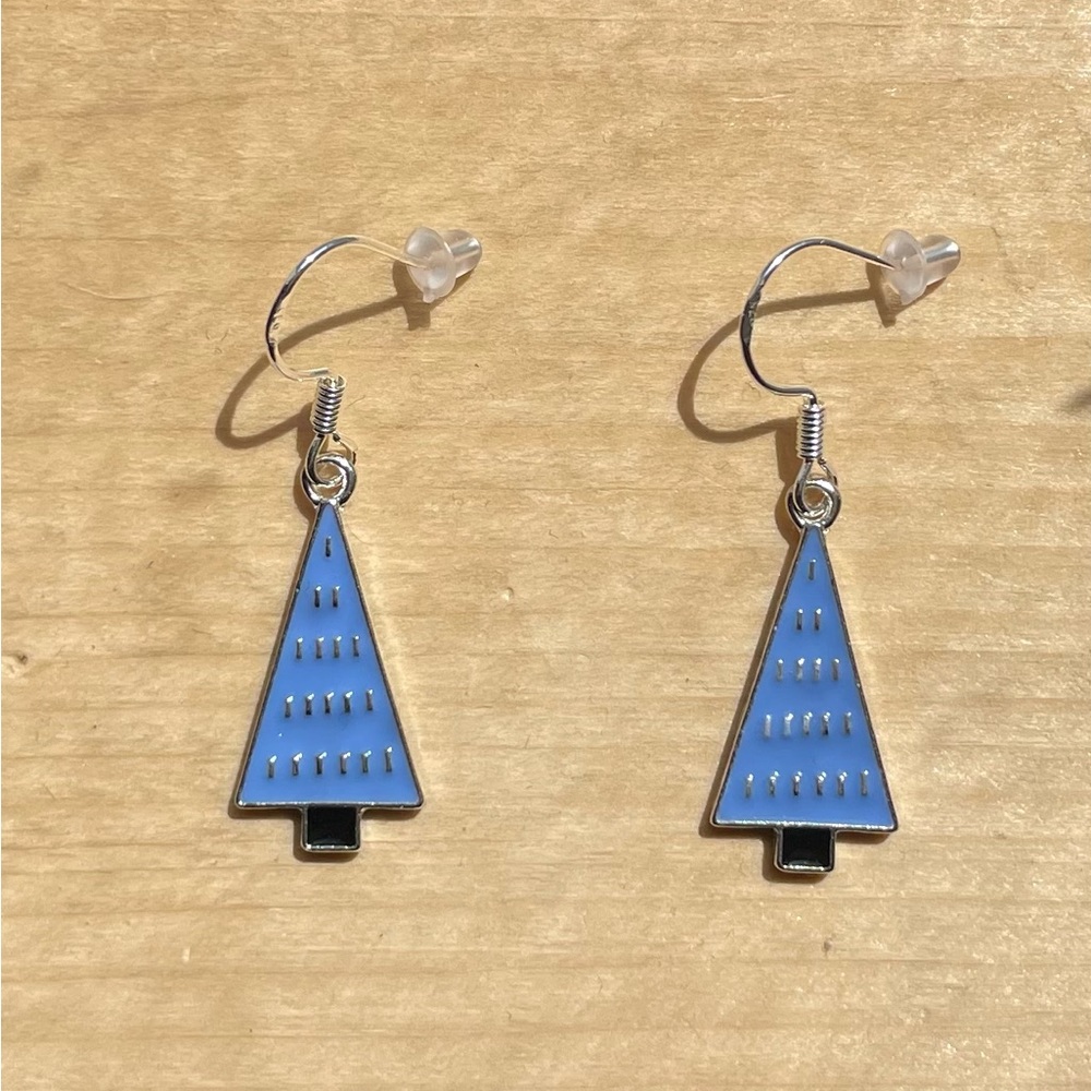 NWT Christmas Tree Earrings